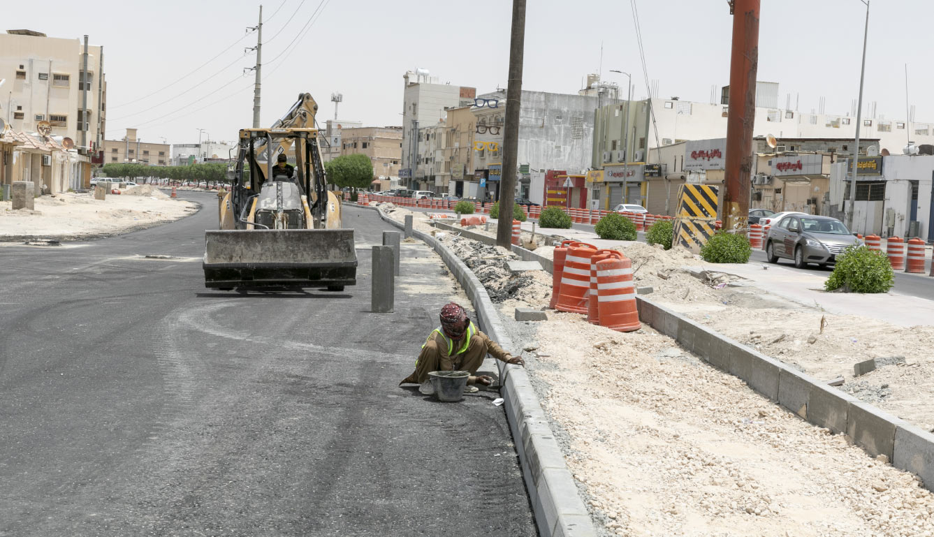 50% achievement in the project to raise the efficiency of King Abdulaziz Road in Al-Omran City