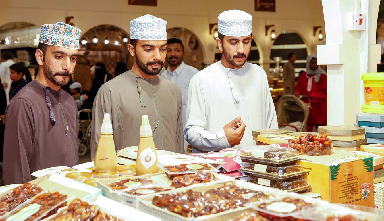 صندوق رمضان و "مُطرّي اللحم" في مهرجان الأحساء للتمور