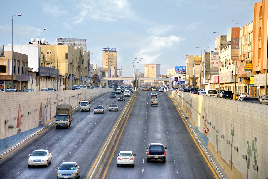 خطط مرورية لاعادة تأهيل مسارات تقاطع طريق الملك سلمان- المدينة المنورة
